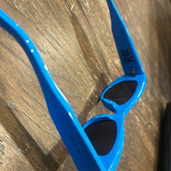 Balenciaga Sunglasses BB0243S - Picture 10 of 15